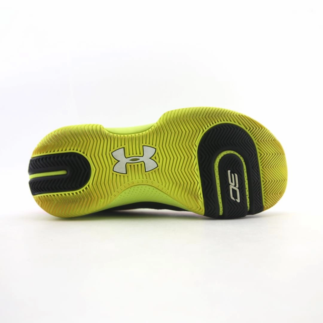 UNDER ARMOUR SC 3ZERO 4 Under Armour trainer close-ups
