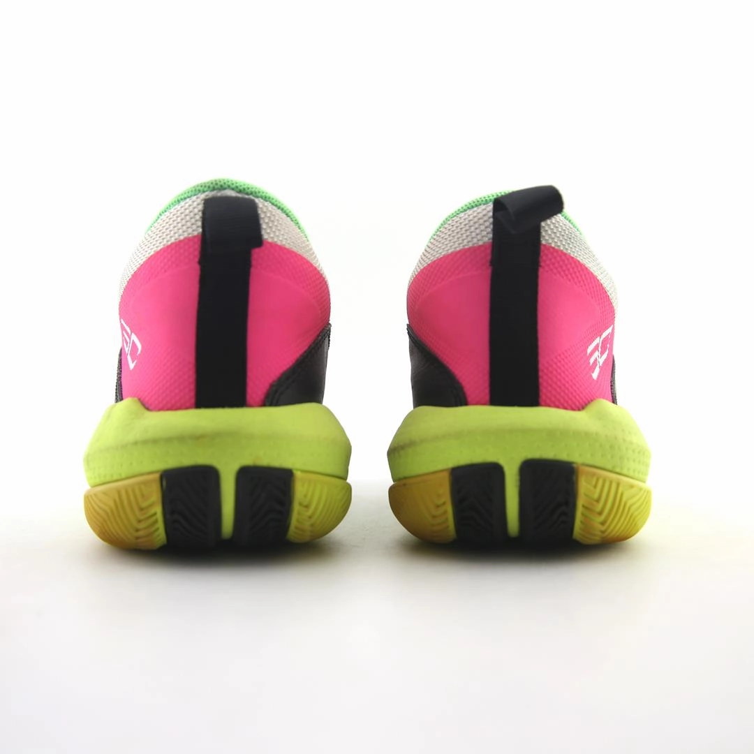 UNDER ARMOUR SC 3ZERO 4 Under Armour trainer close-ups