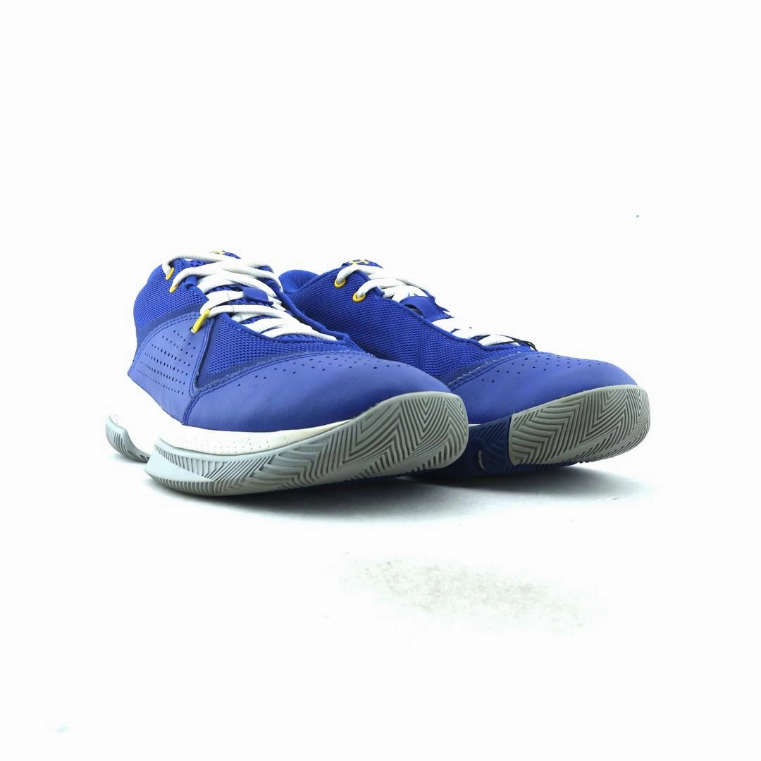 UNDER ARMOUR SC 3ZERO IV Under Armour sport shoe shots