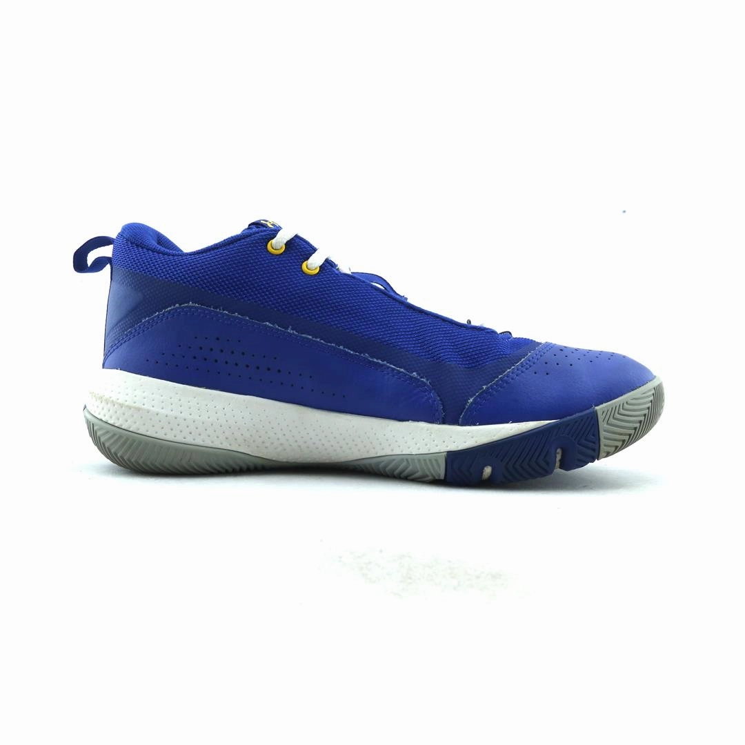 UNDER ARMOUR SC 3ZERO IV Under Armour sport shoe shots