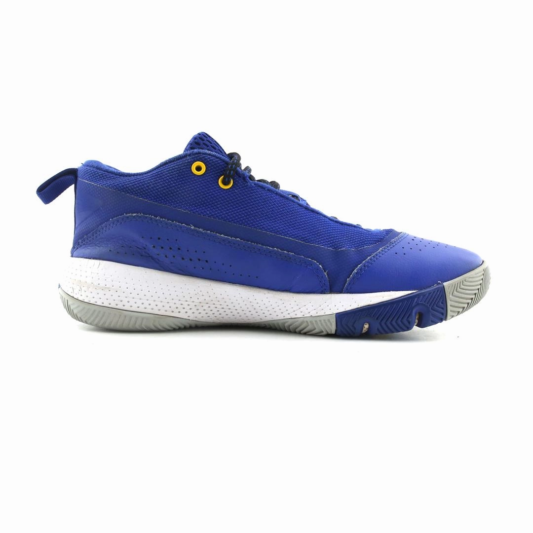 UNDER ARMOUR SC 3ZERO IV Under Armour trainer close-ups