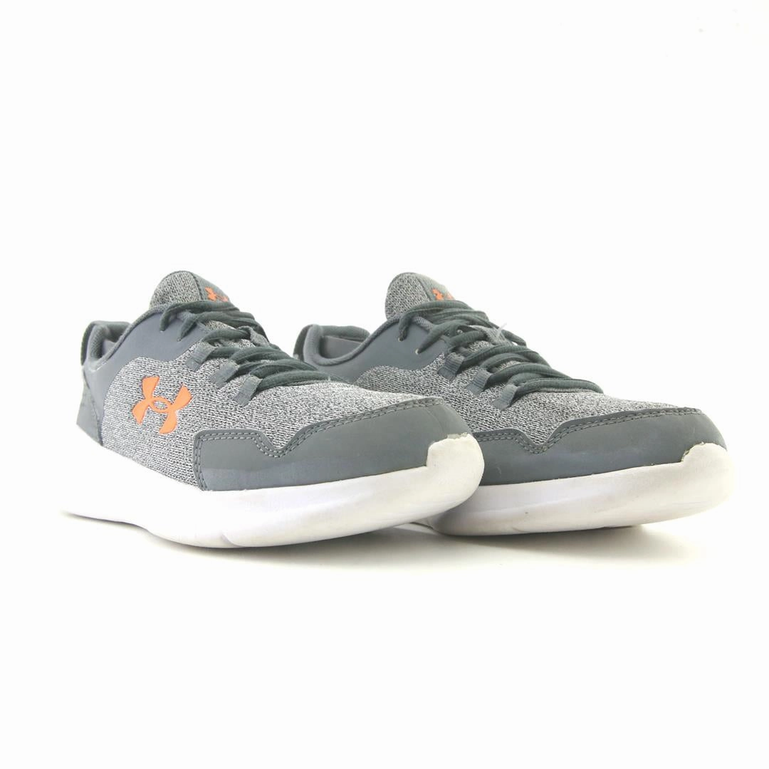 UNDER ARMOUR SCHOOL UA ESSENTIAL Under Armour trainer close-ups