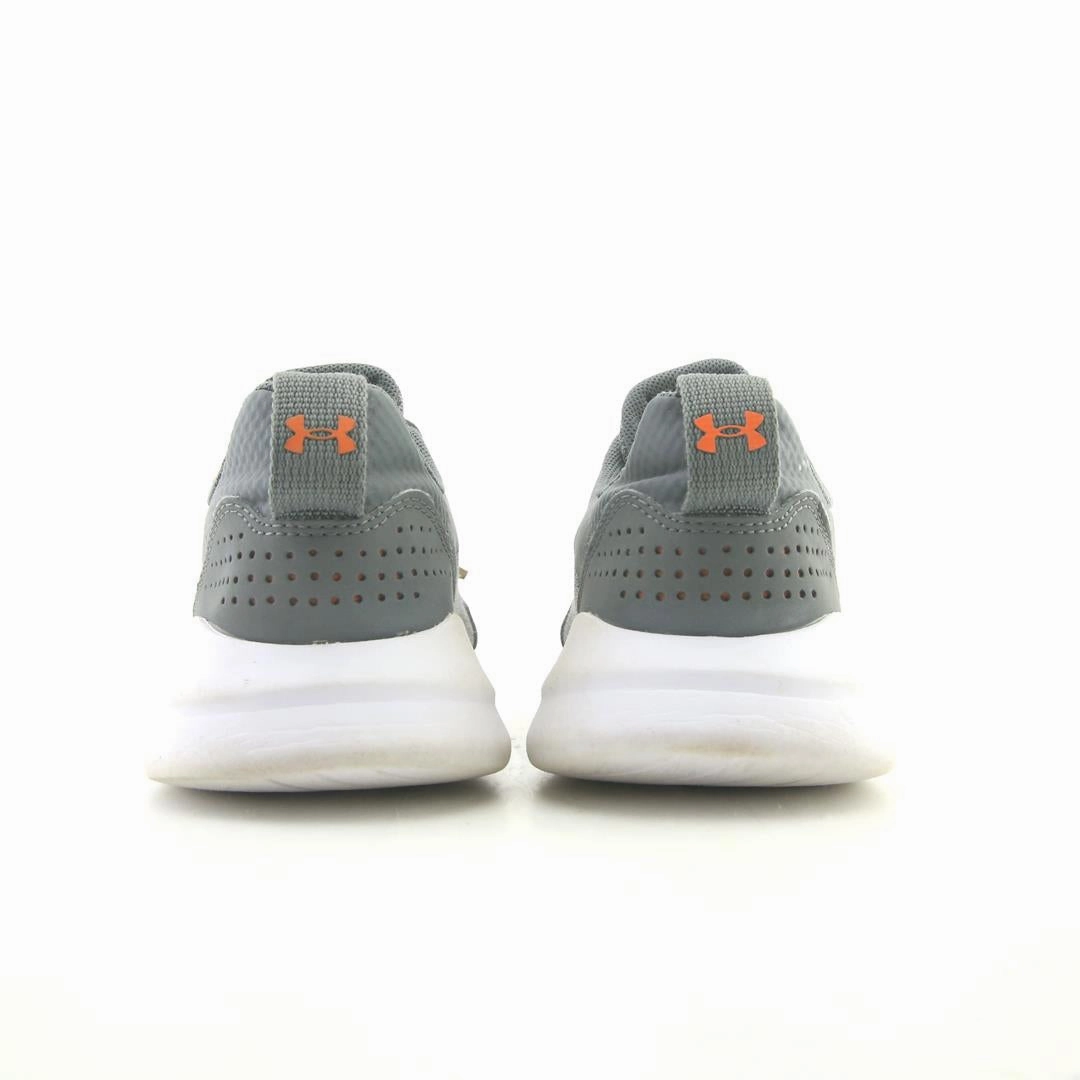 UNDER ARMOUR SCHOOL UA ESSENTIAL Under Armour trainer close-ups