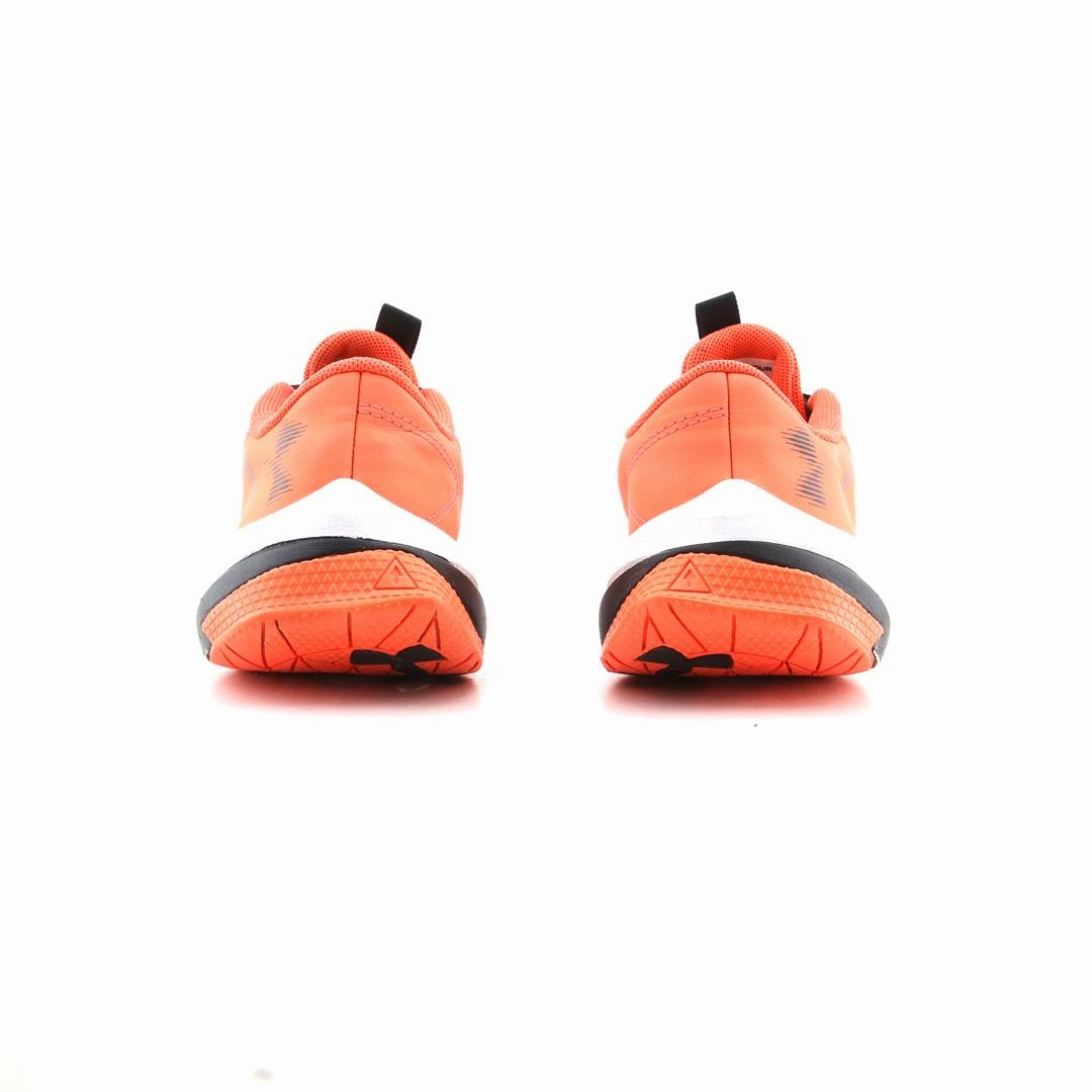 UNDER ARMOUR SCRAMJET 5 Under Armour trainer close-ups