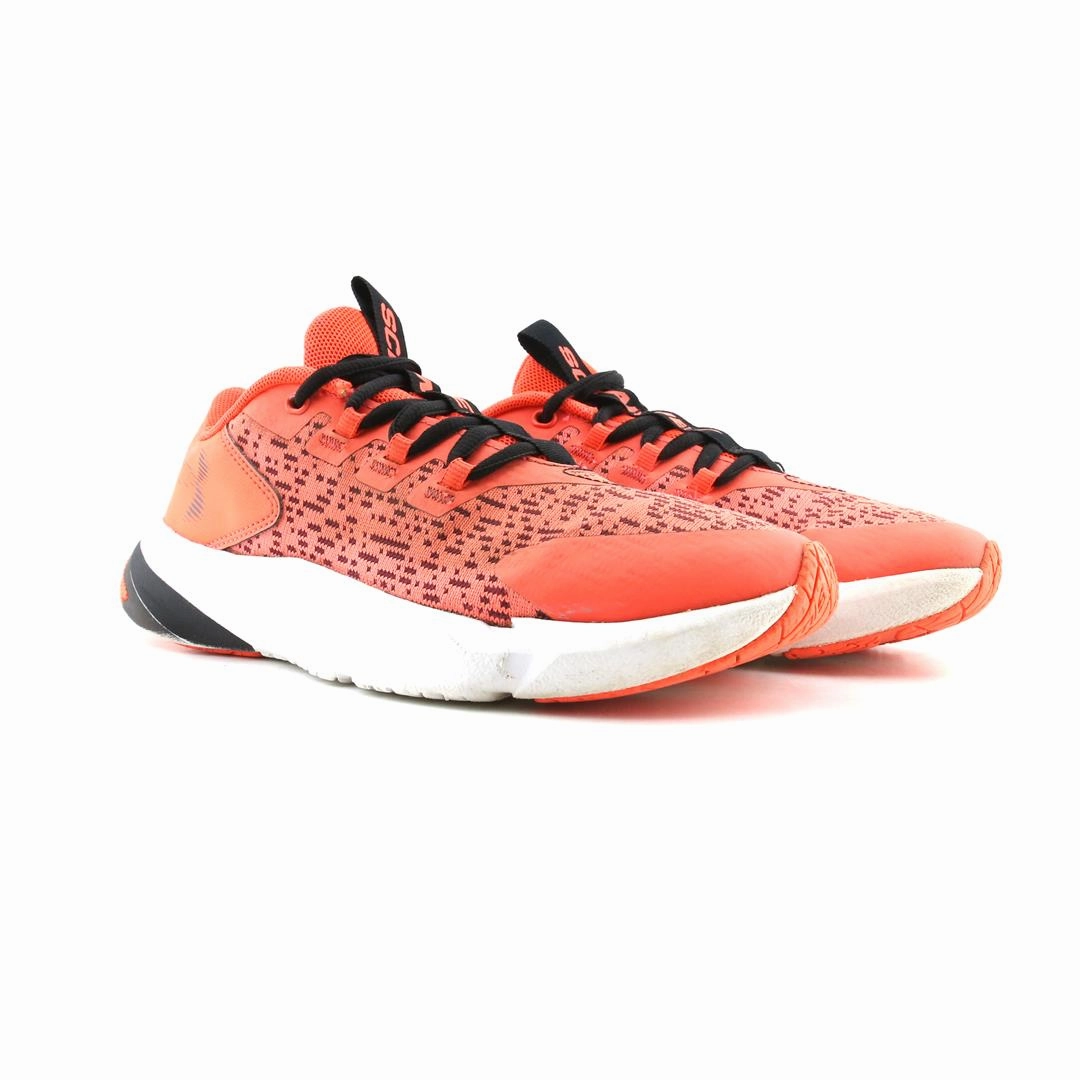 UNDER ARMOUR SCRAMJET 5 Under Armour trainer close-ups