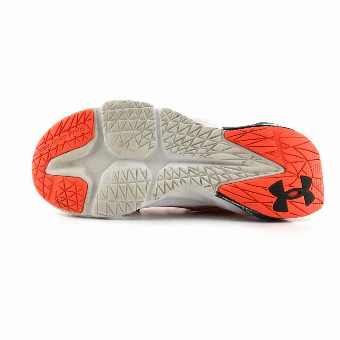 UNDER ARMOUR SCRAMJET 5 Under Armour trainer close-ups