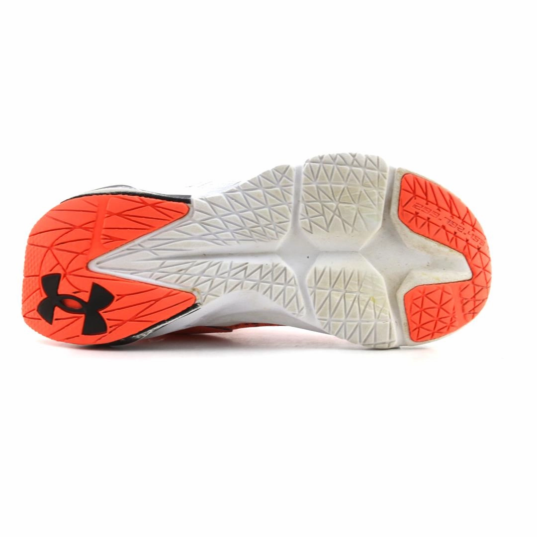 UNDER ARMOUR SCRAMJET 5 Under Armour trainer close-ups