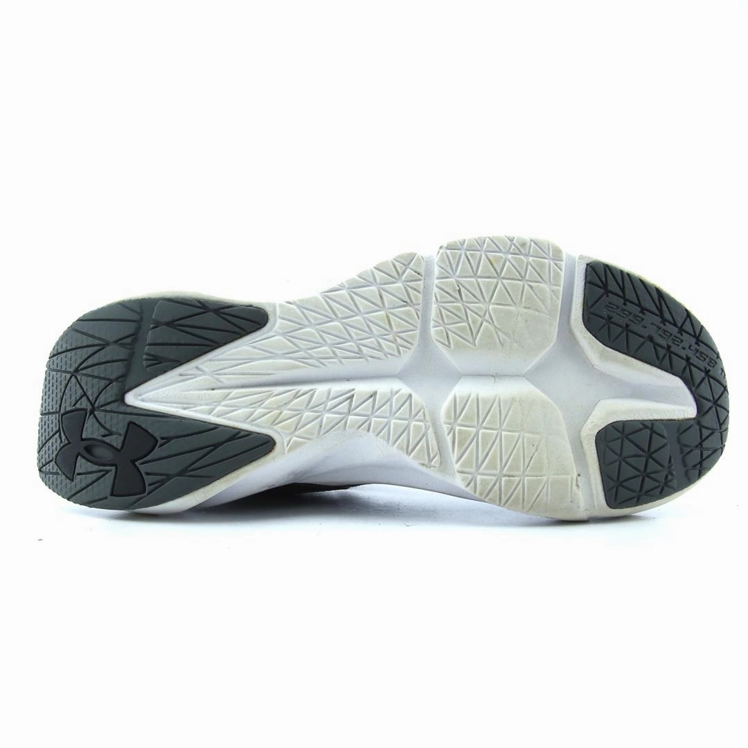 UNDER ARMOUR SCRAMJET 5 Under Armour trainer close-ups
