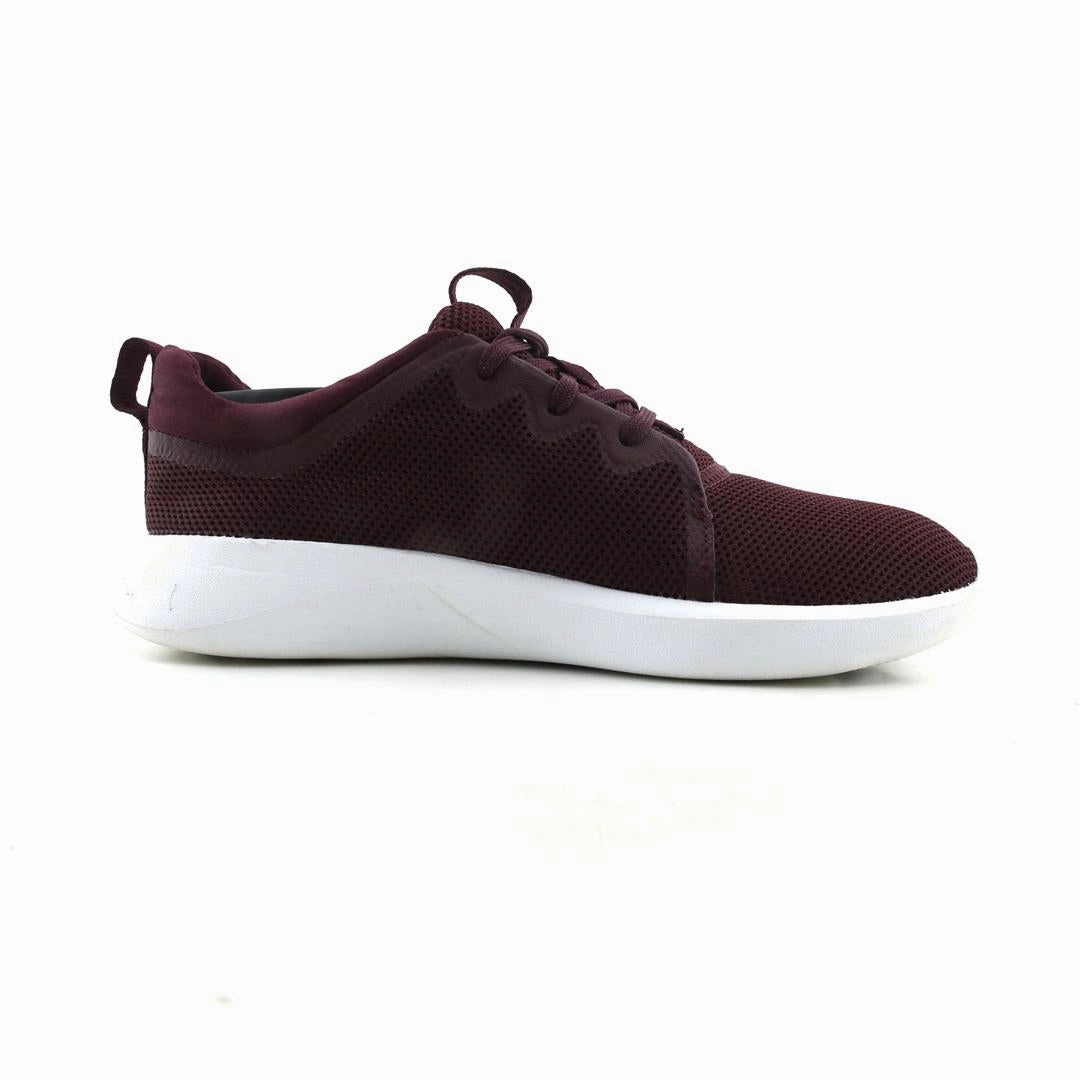 UNDER ARMOUR SKYLAR Under Armour trainer close-ups