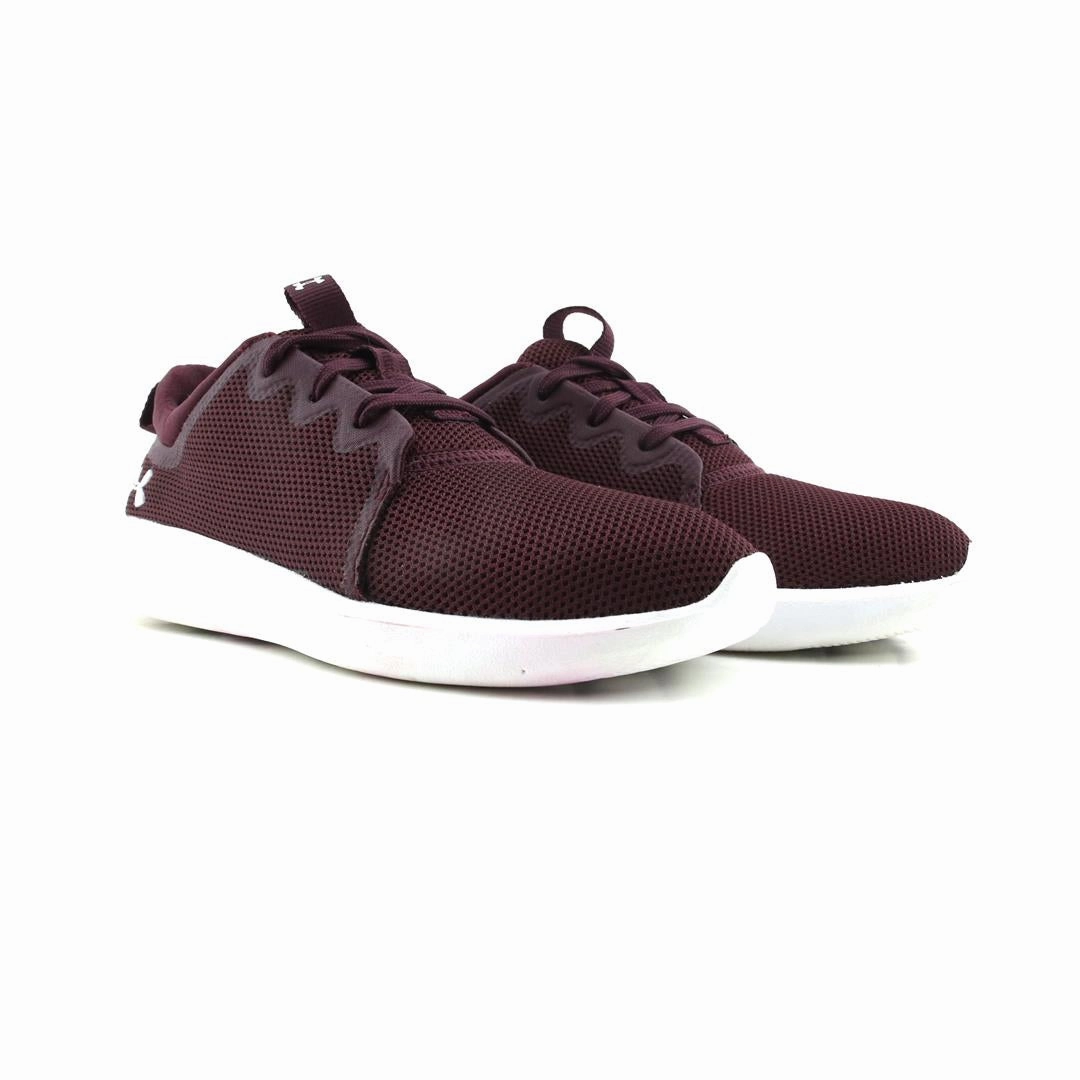 UNDER ARMOUR SKYLAR Under Armour trainer close-ups
