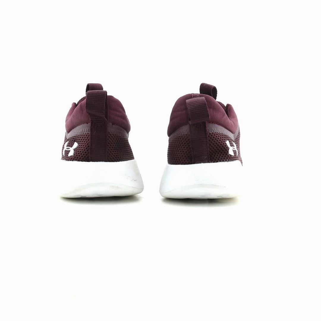 UNDER ARMOUR SKYLAR Under Armour trainer close-ups