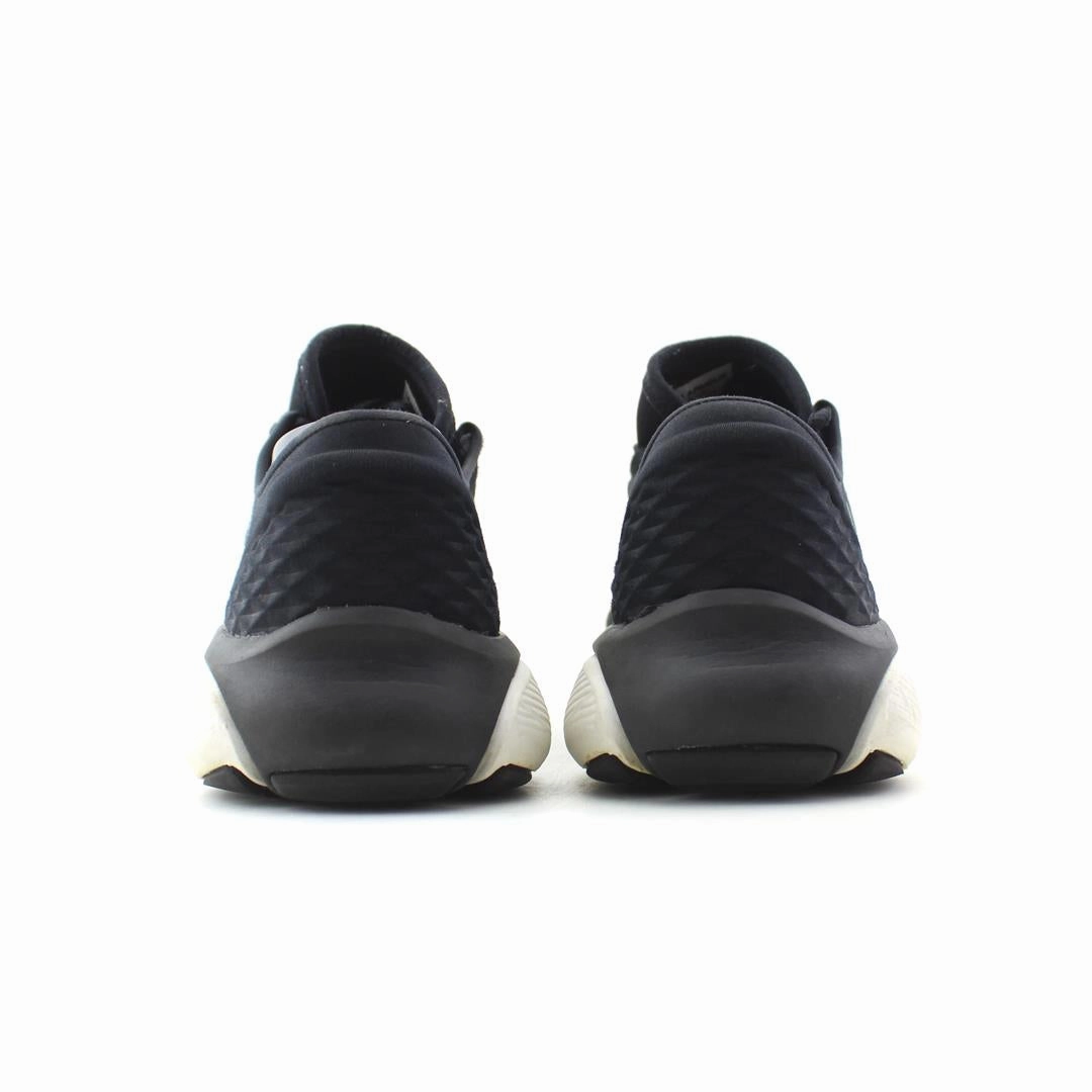 UNDER ARMOUR SPEEDFORM FORTIS 2 Under Armour trainer close-ups