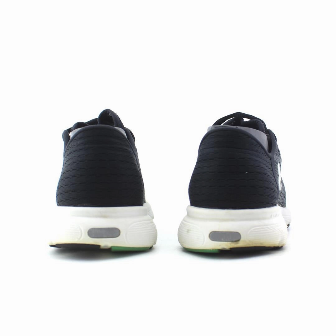UNDER ARMOUR  SPEEDFORM VELOCITI Under Armour trainer close-ups