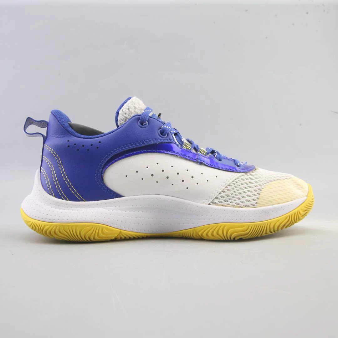 UNDER ARMOUR STEPH CURRY GS Under Armour trainer close-ups