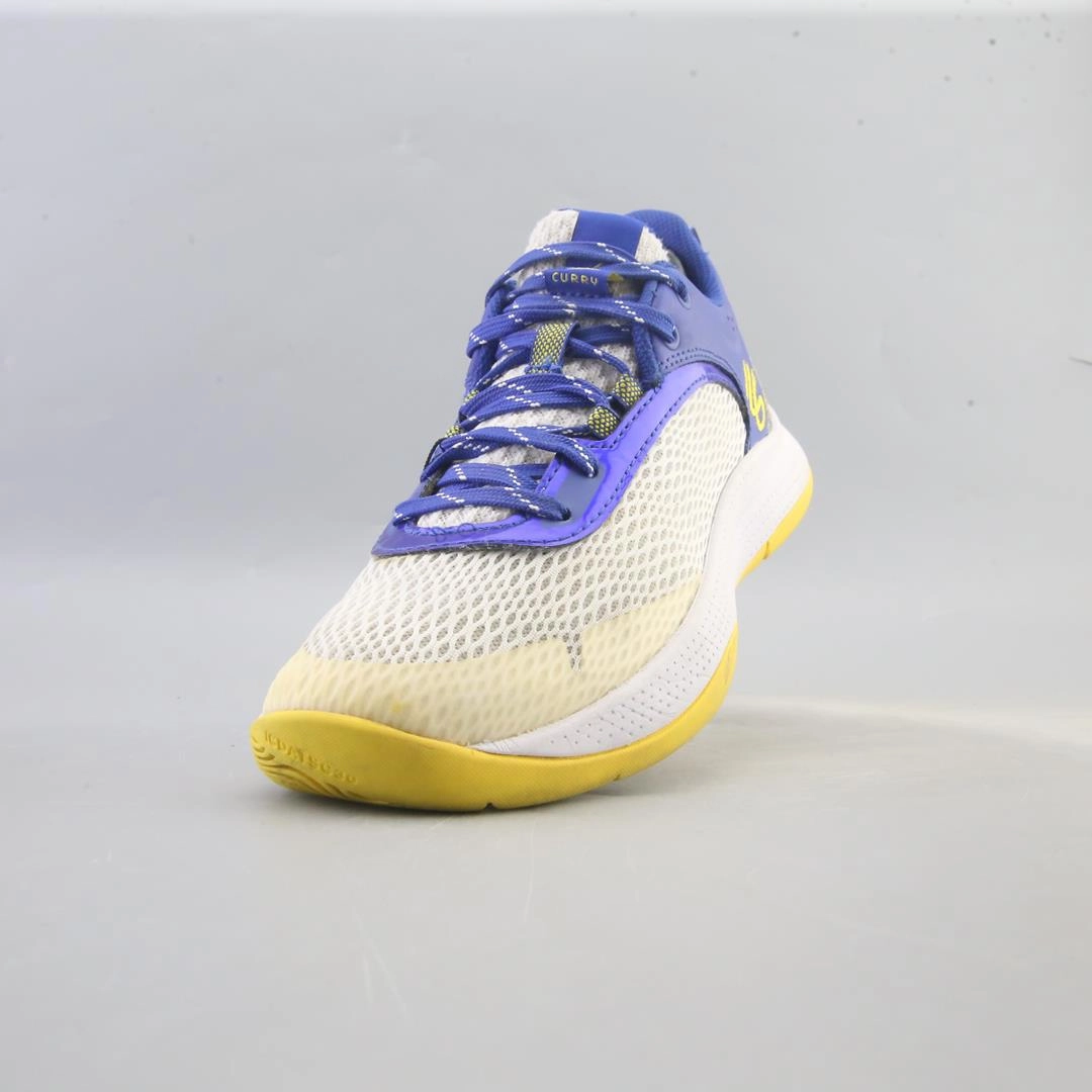 UNDER ARMOUR STEPH CURRY GS Under Armour trainer close-ups