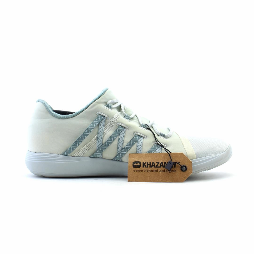 UNDER ARMOUR  STREET PRECISION Under Armour trainer close-ups