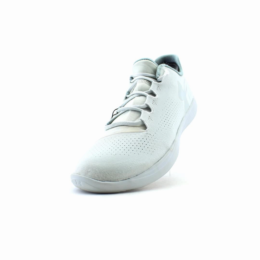 UNDER ARMOUR  STREET PRECISION Under Armour trainer close-ups