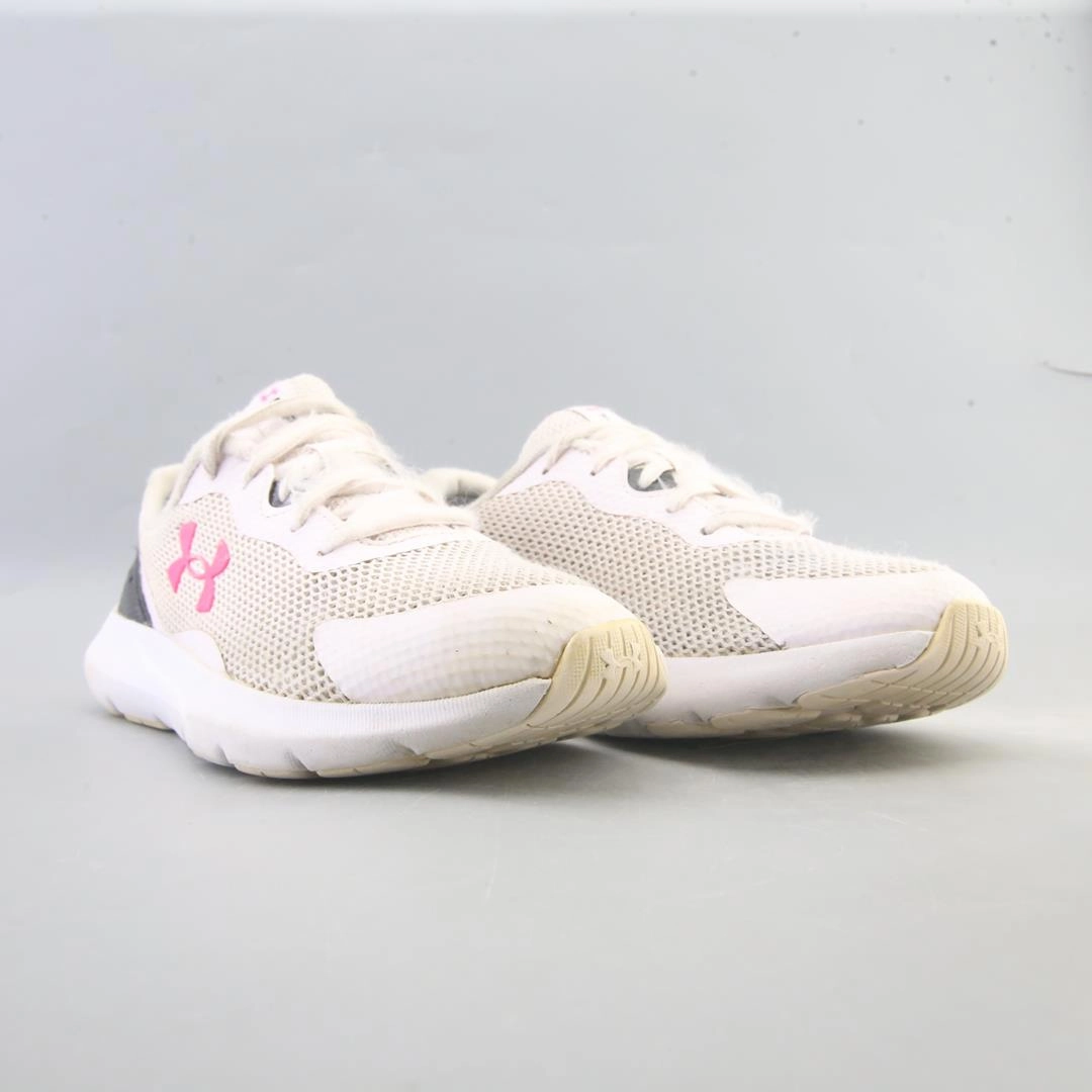 UNDER ARMOUR SURGE 3 Under Armour trainer close-ups