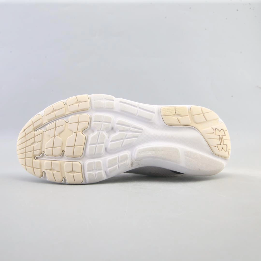 UNDER ARMOUR SURGE 3 Under Armour trainer close-ups