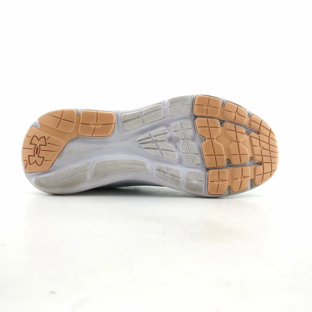 UNDER ARMOUR SURGE 3 Under Armour trainer close-ups