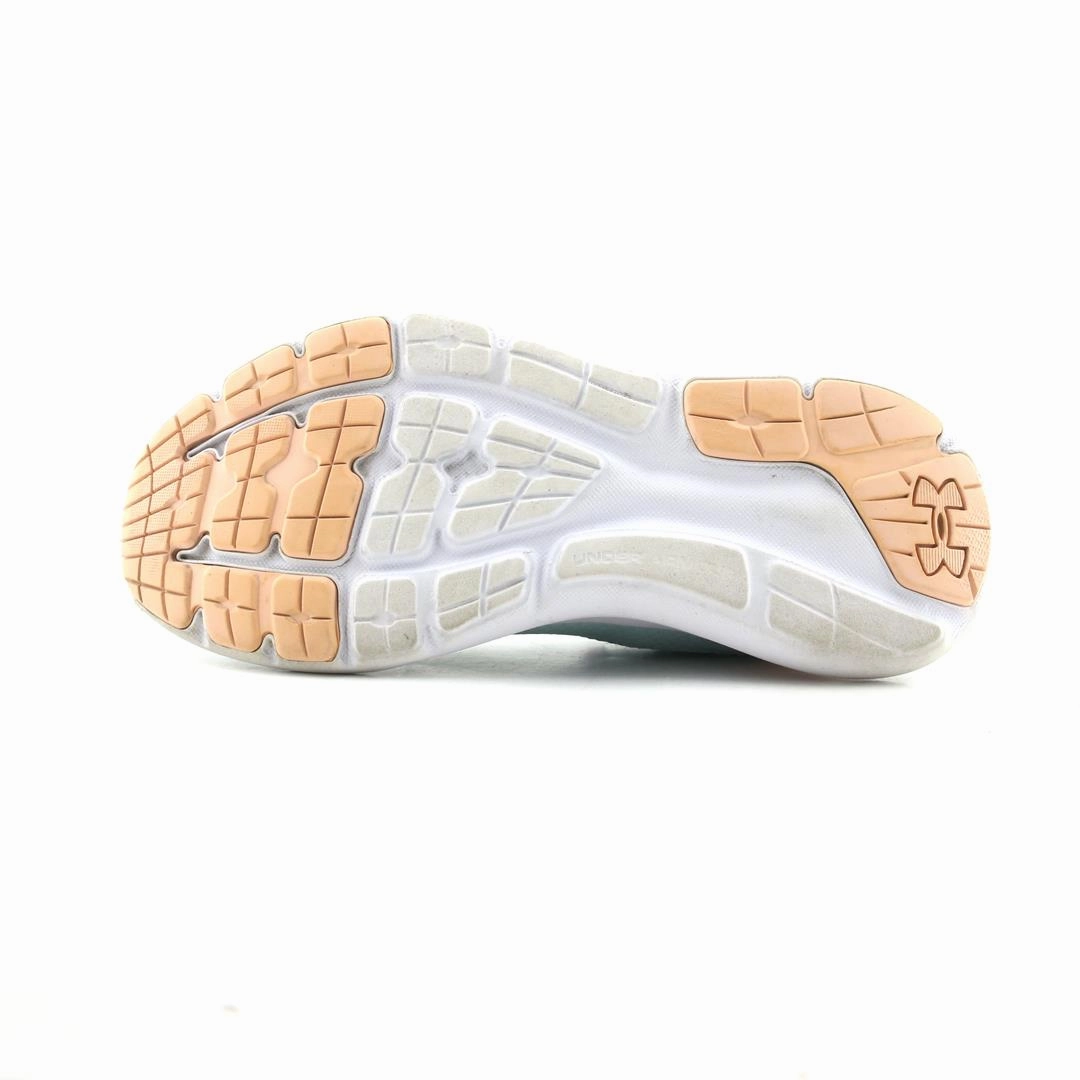 UNDER ARMOUR SURGE 3 Under Armour trainer close-ups