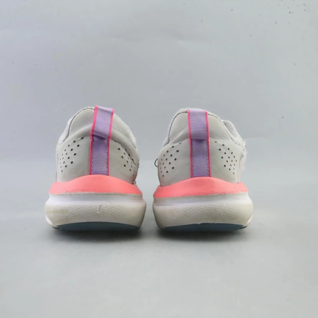 UNDER ARMOUR SURGE 3 Under Armour trainer close-ups