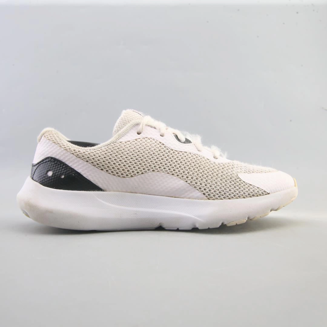 UNDER ARMOUR SURGE 3 Under Armour trainer close-ups