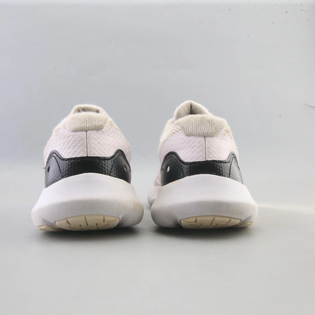 UNDER ARMOUR SURGE 3 Under Armour trainer close-ups