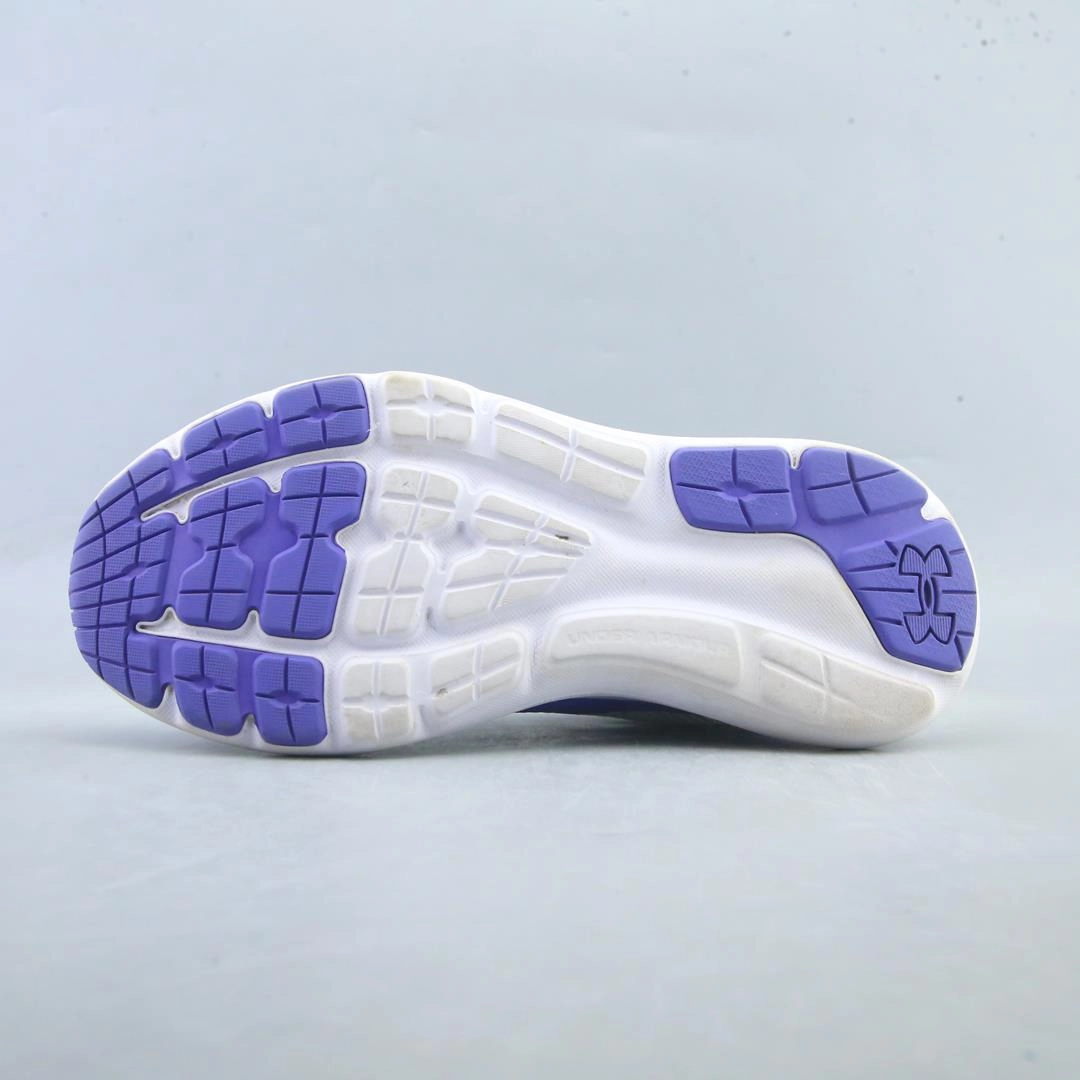 UNDER ARMOUR SURGE 3 Under Armour trainer close-ups