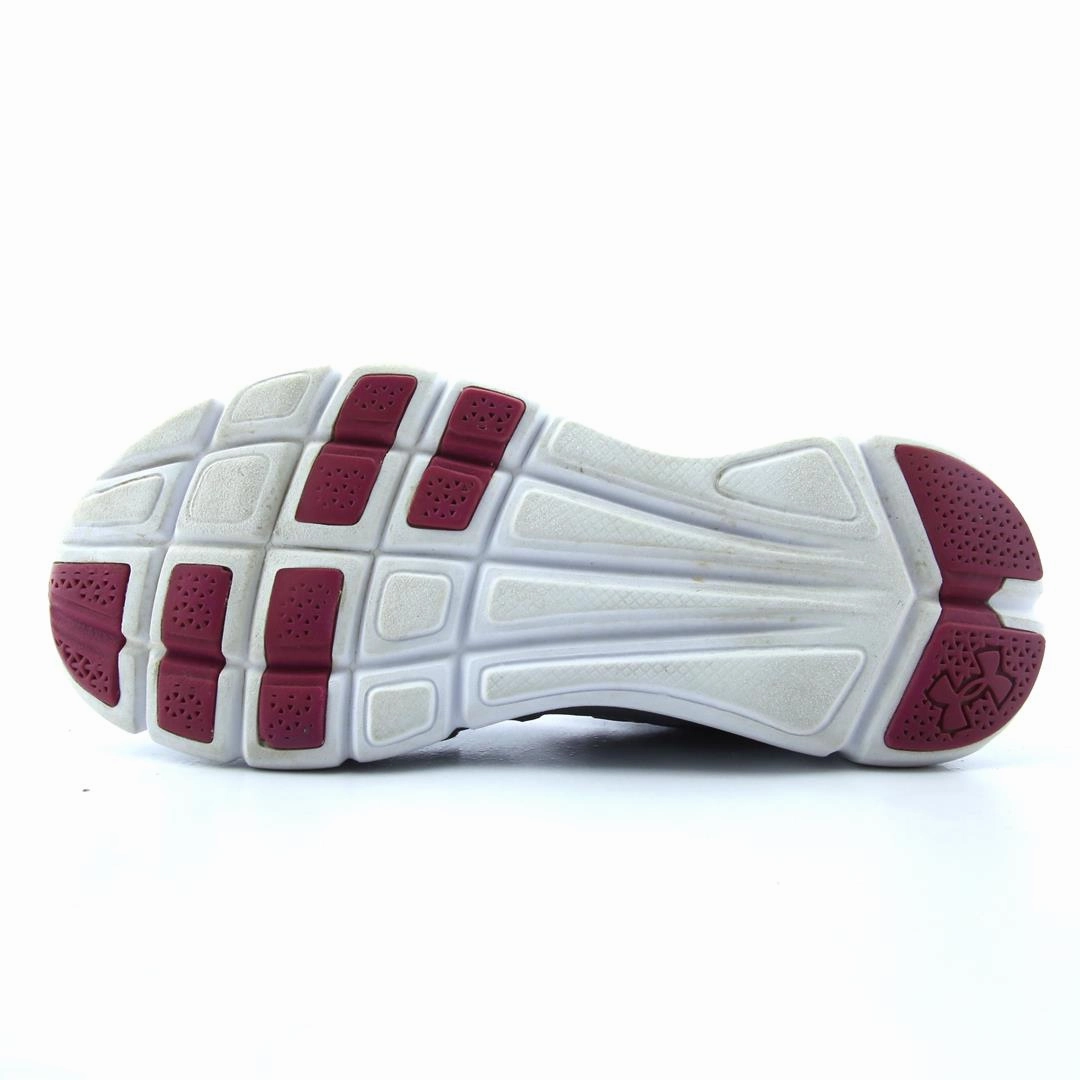 UNDER ARMOUR THRILL 2 Under Armour trainer close-ups