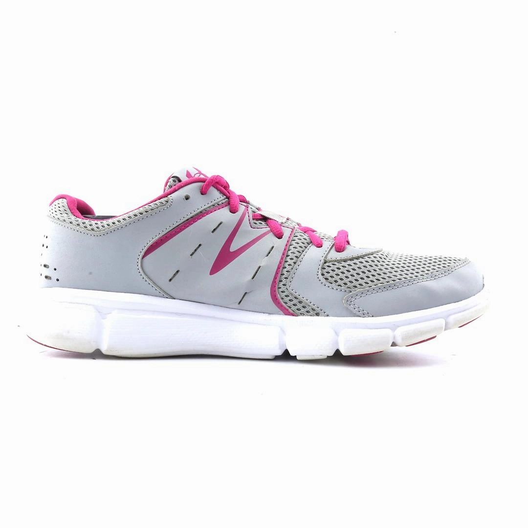 UNDER ARMOUR THRILL 2 Under Armour trainer close-ups