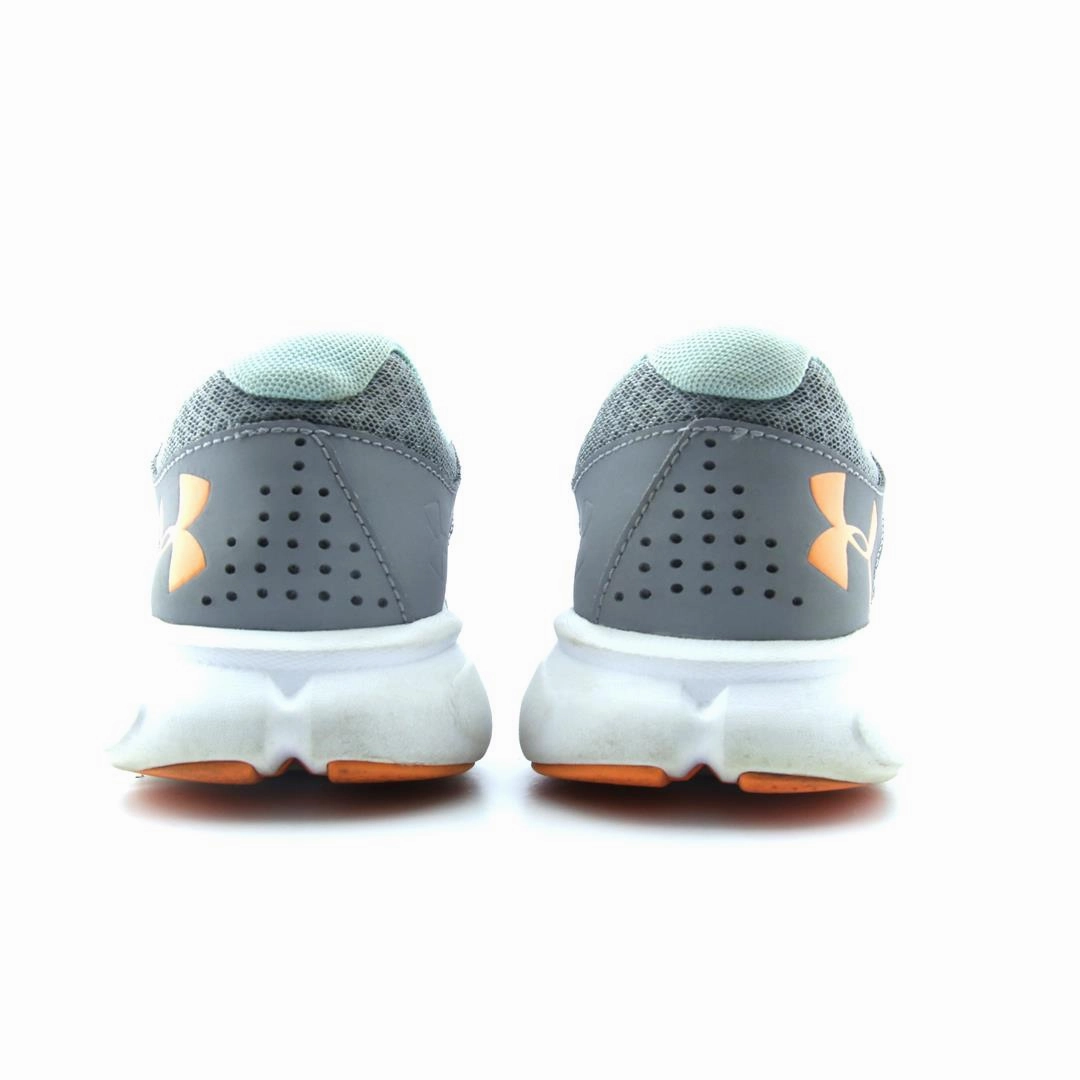 UNDER ARMOUR  THRILL Under Armour trainer close-ups