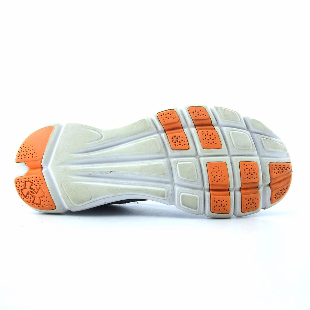 UNDER ARMOUR  THRILL Under Armour trainer close-ups