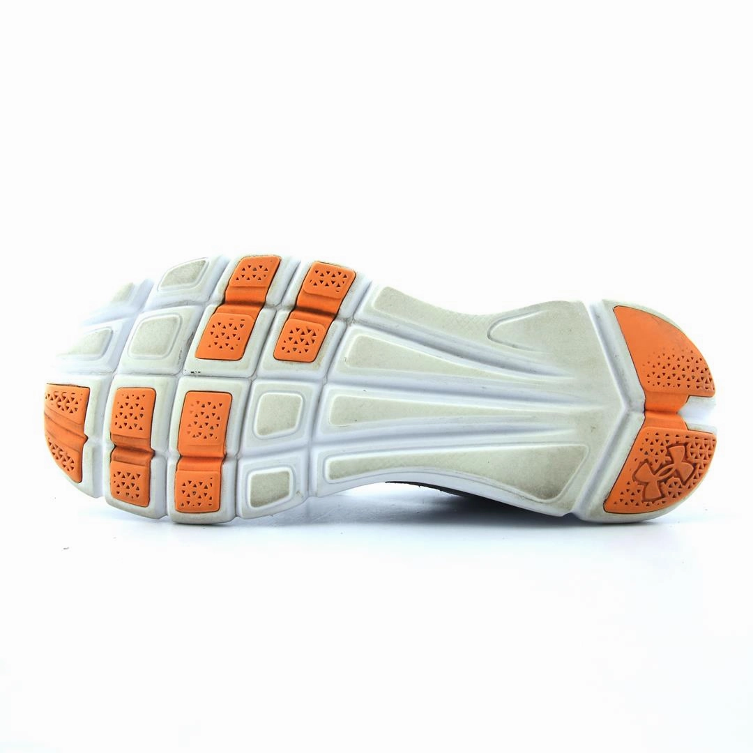 UNDER ARMOUR  THRILL Under Armour trainer close-ups