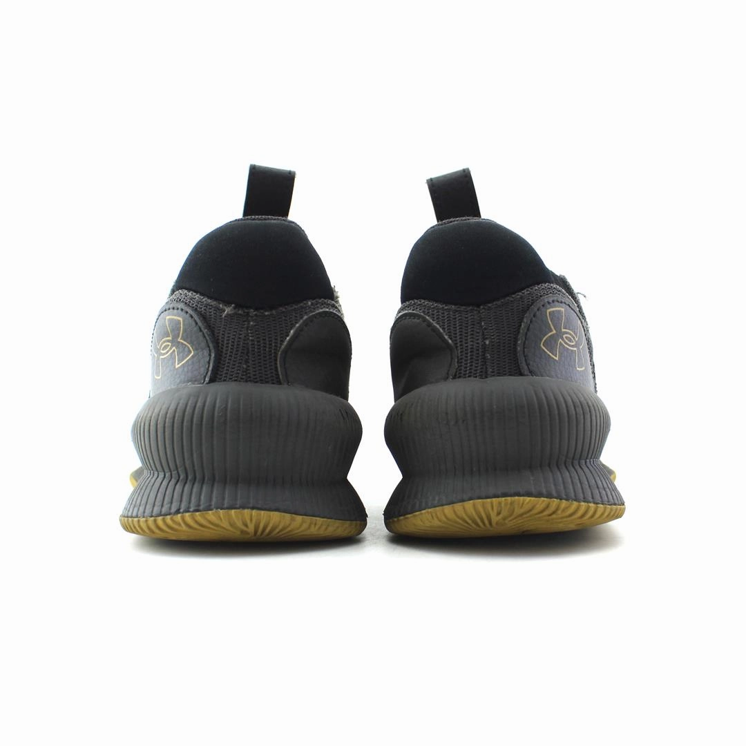 UNDER ARMOUR TWENTY47 Under Armour trainer close-ups