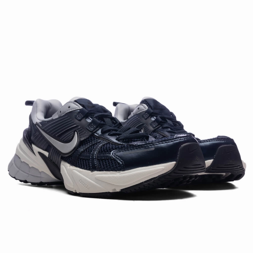V2K Run - Obsidian/Obsidian/Thunder Blue/Wolf Grey Nike Bold Logo Sneakers