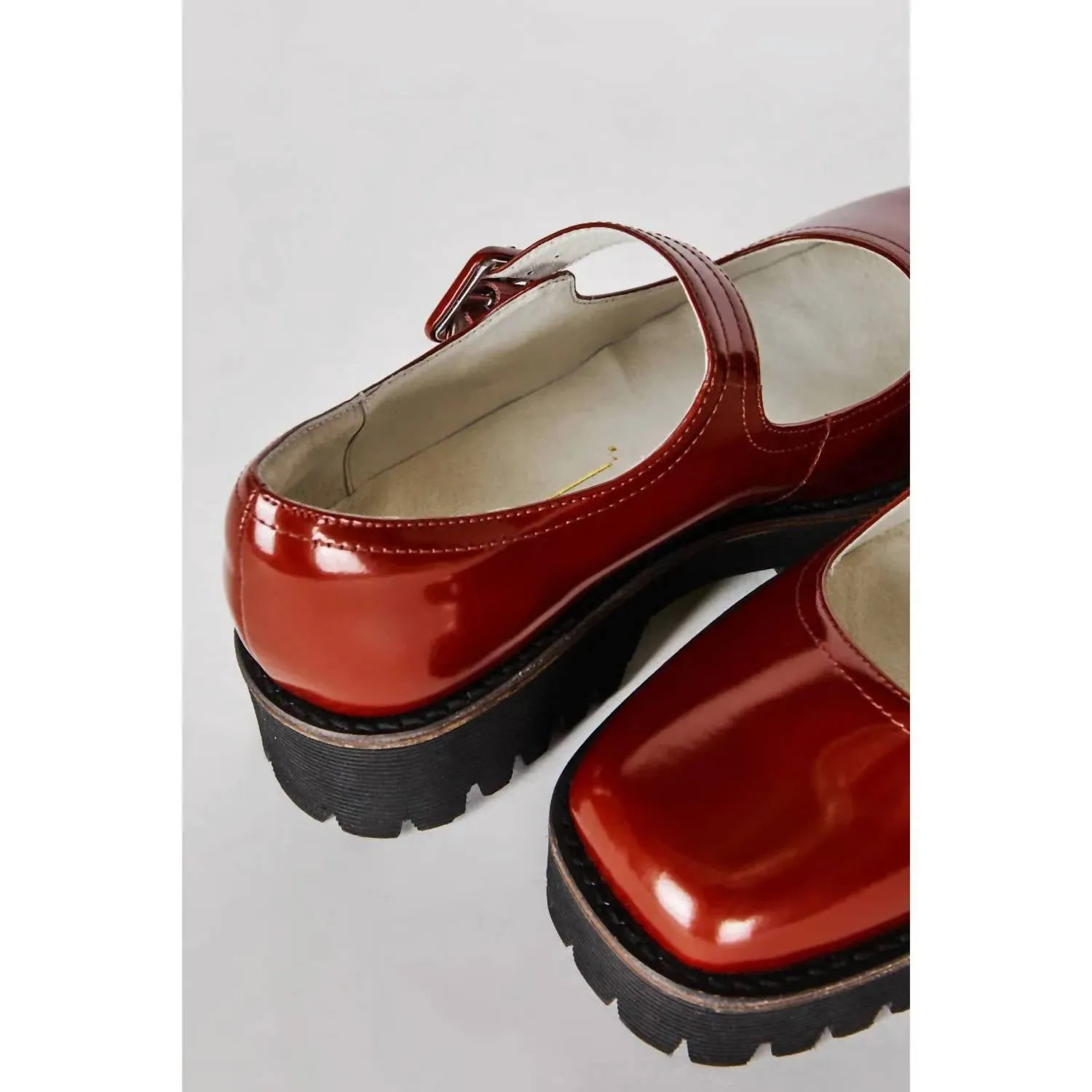 Veronica Mary Jane Lug Shoes In Tomato
