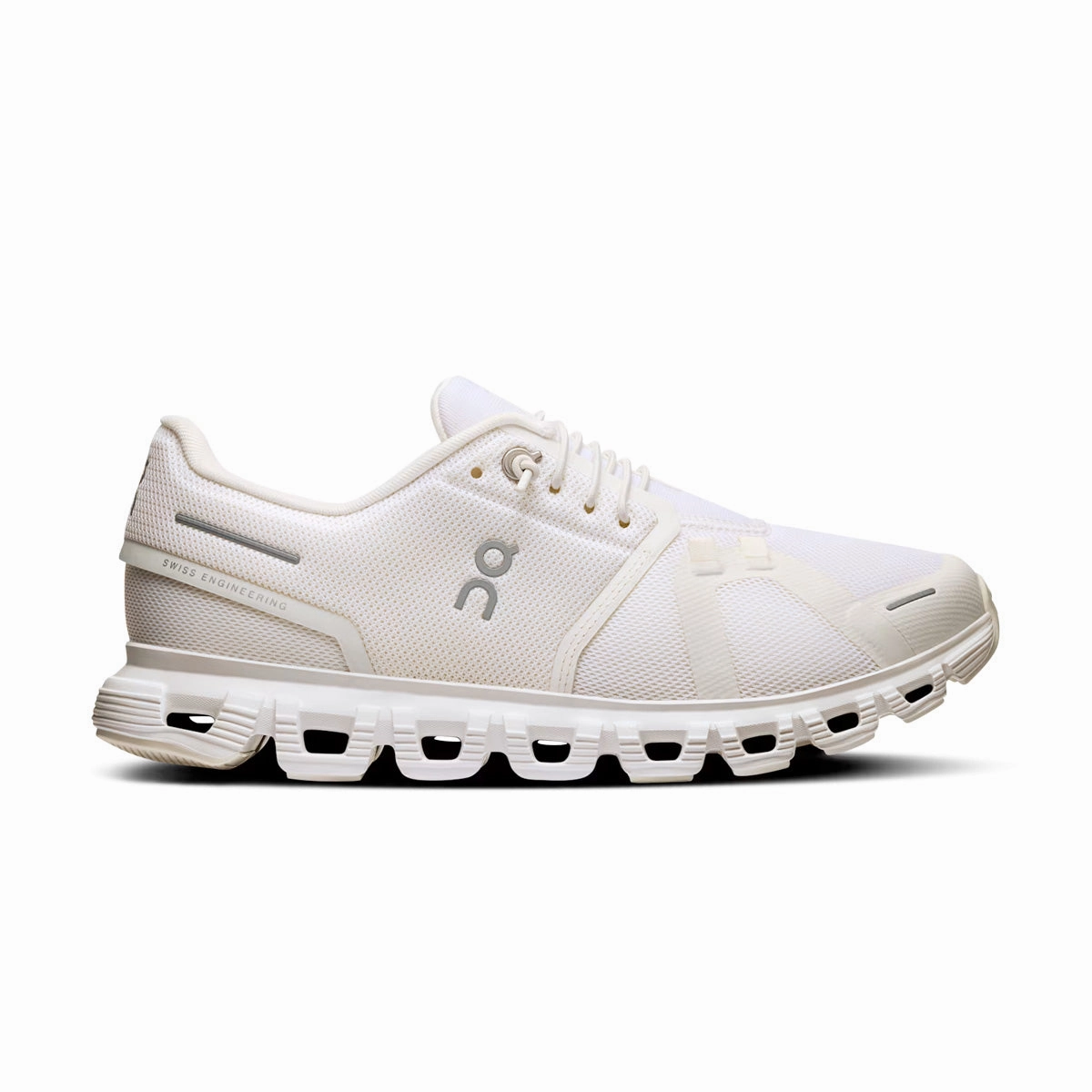 Wmns Cloud 6 'White' On versatile sneakers with engineered mesh