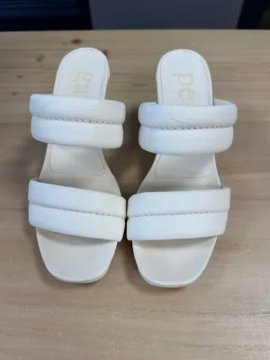 Women Clea Sandal In Creme Pebble Nappa