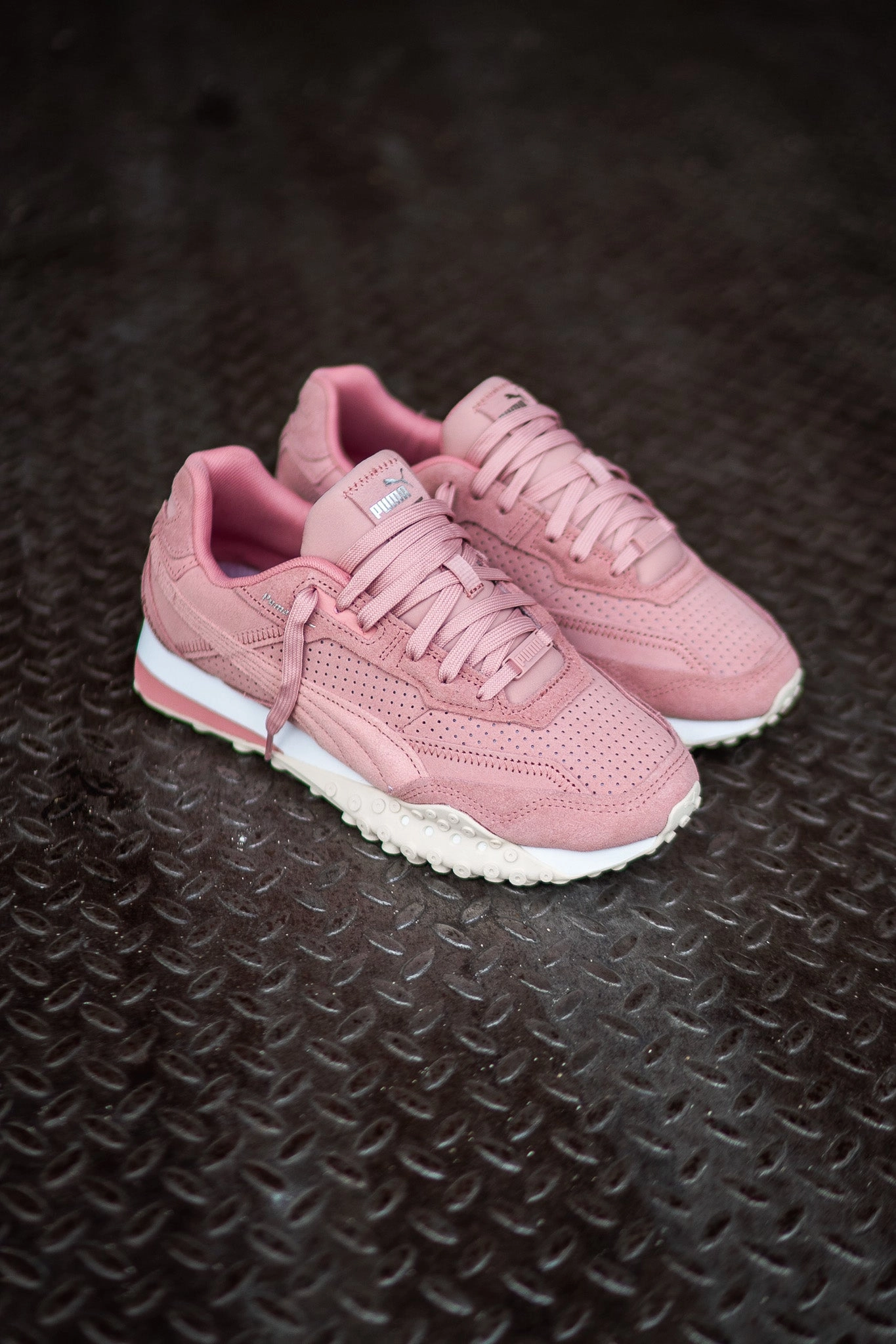 Women Puma Blacktop Rider (Future Pink/Alpine Snow) Puma athletic shoe visuals