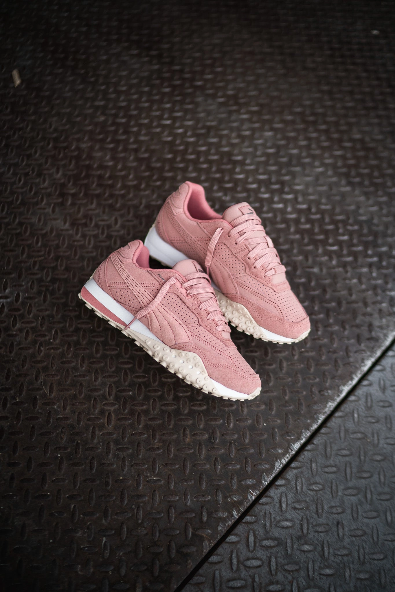 Women Puma Blacktop Rider (Future Pink/Alpine Snow) Puma athletic shoe visuals