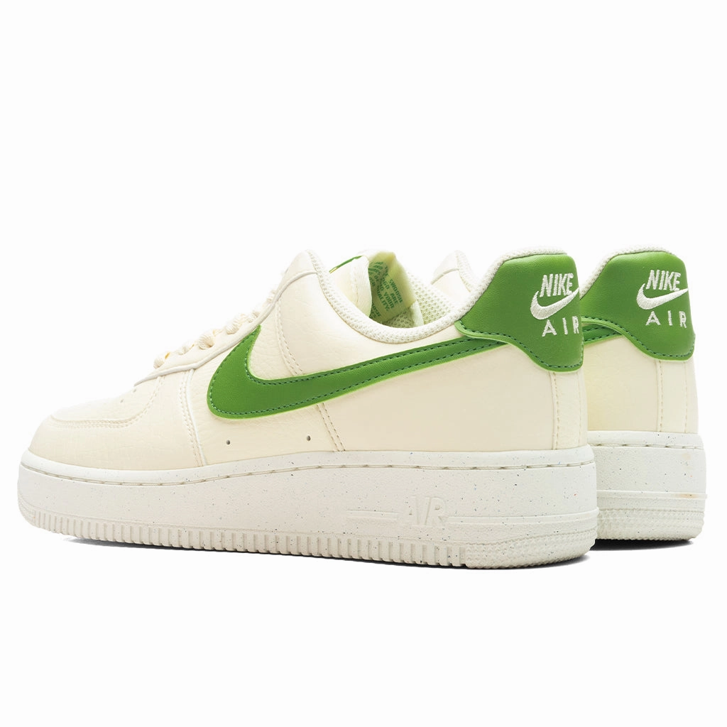 Women's Air Force 1 '07 SE - Coconut Milk/Chlorophyll/Sail/Volt Nike trainers with responsive foam