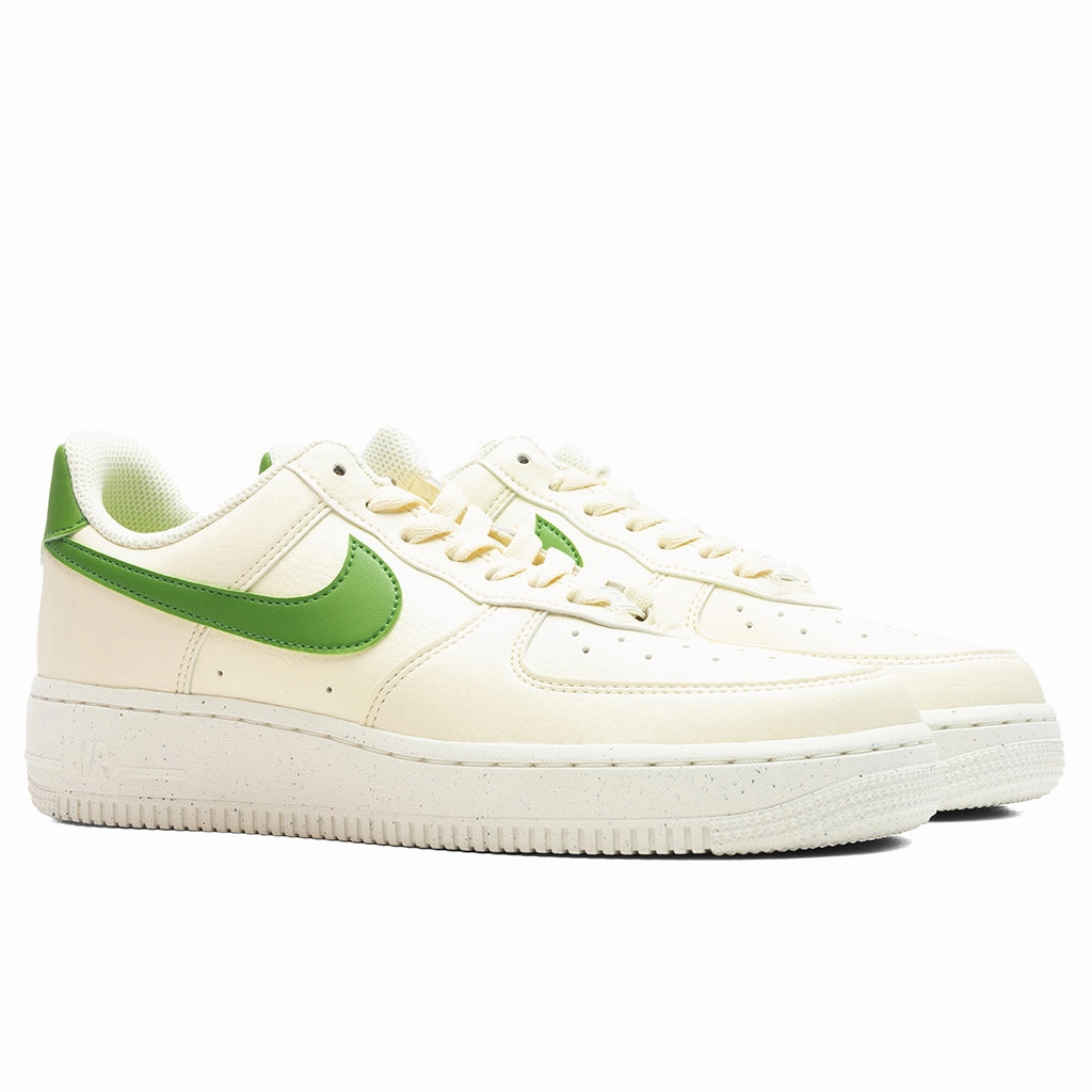 Women's Air Force 1 '07 SE - Coconut Milk/Chlorophyll/Sail/Volt Nike trainers with responsive foam