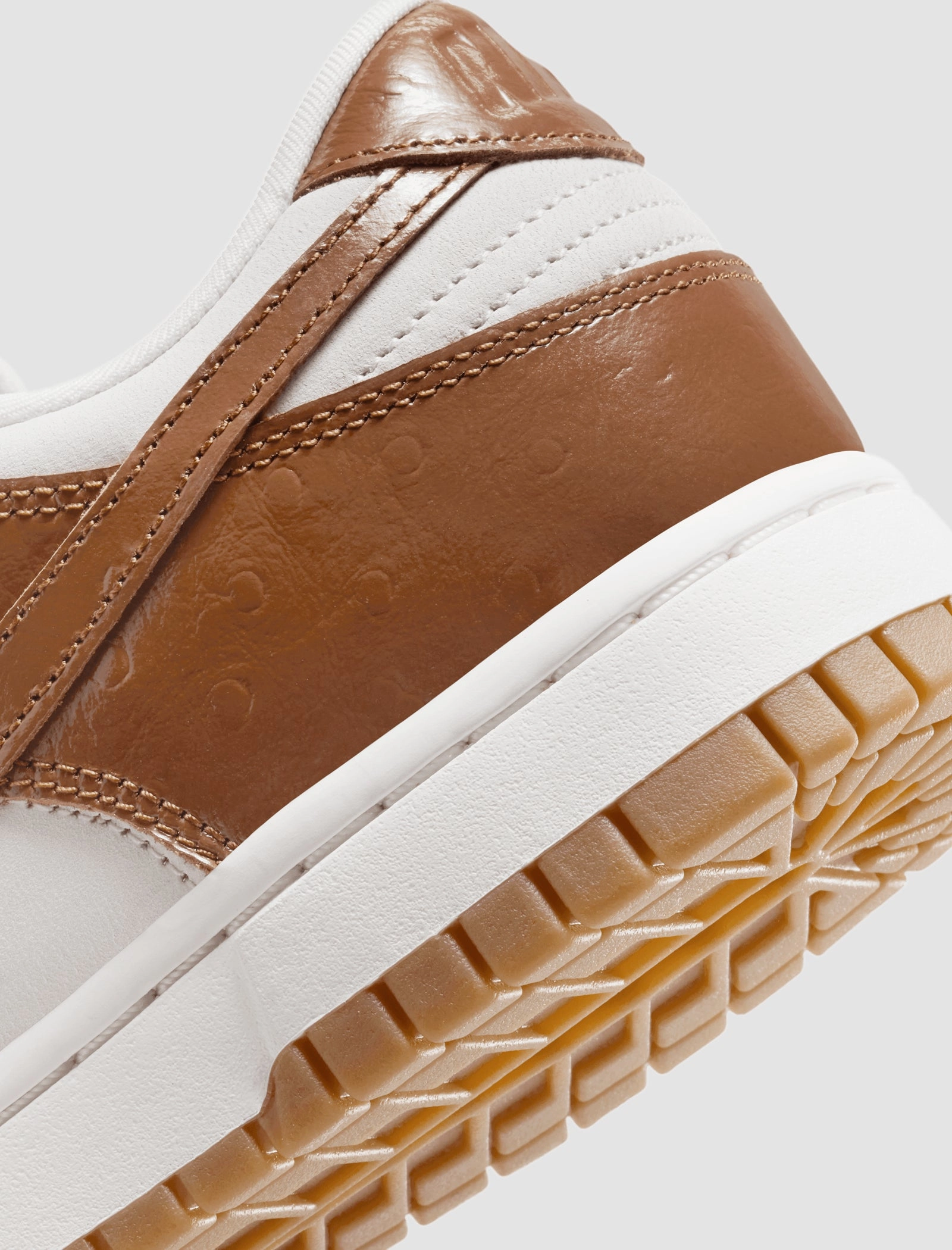 WOMEN'S NIKE DUNK LOW LX "ALE BROWN OSTRICH" Nike sports sneakers