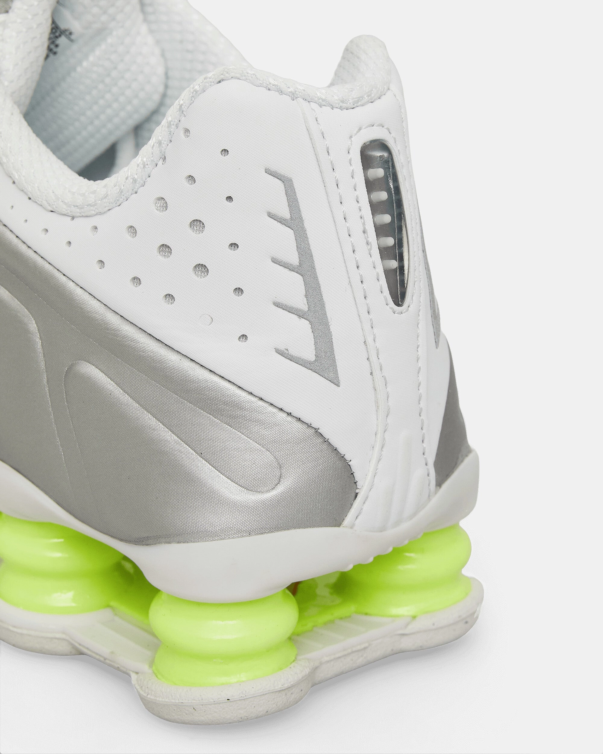 Women's Shox R4 Sneakers White / Metallic Silver / Volt Flexible Shoes