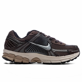 Women's Zoom Vomero 5 - Baroque Brown/Chrome/Light Orewood Brown/Hemp Nike fashion sneakers with bold branding