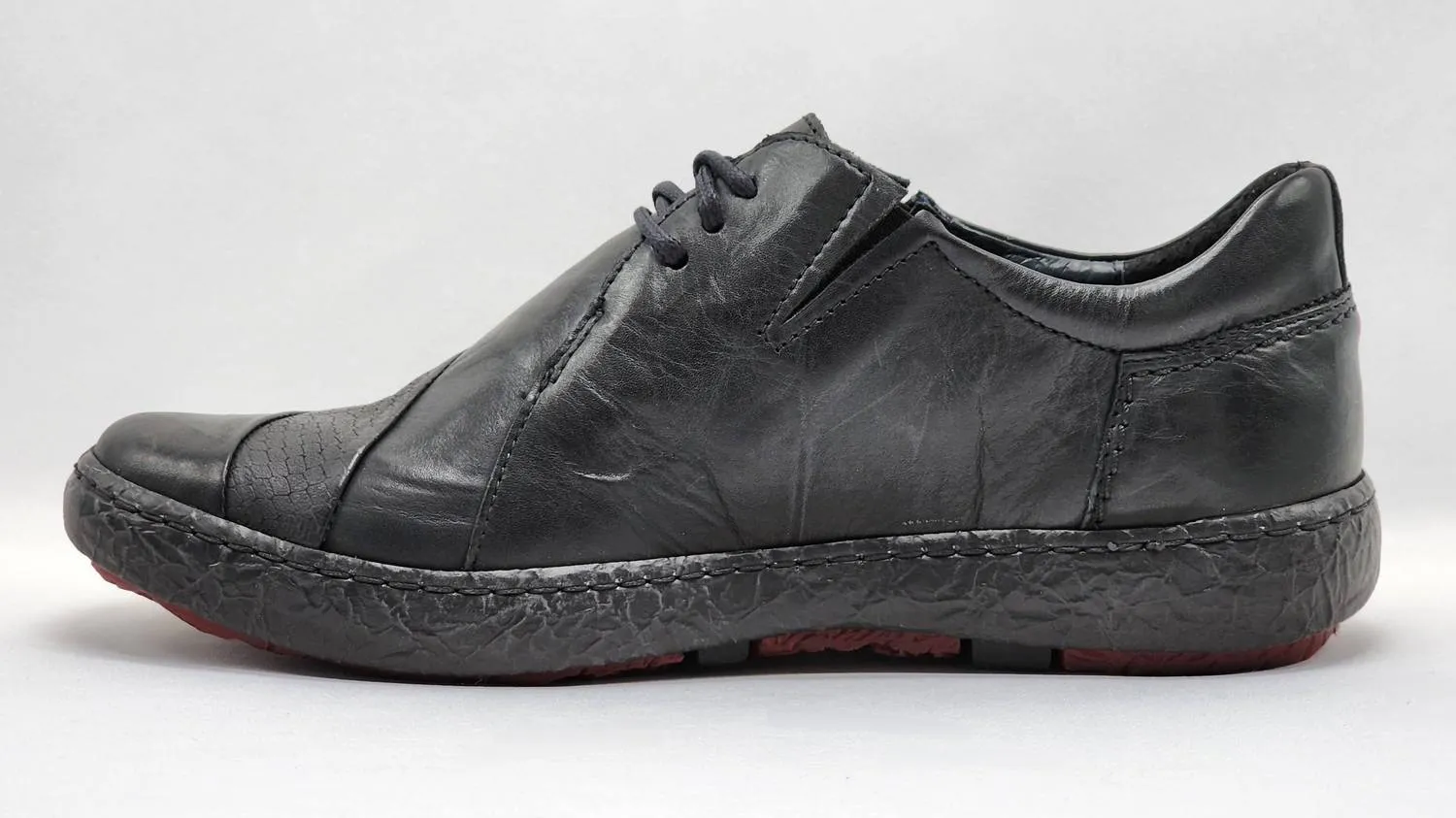 Women's Classic Leather Shoes In Black