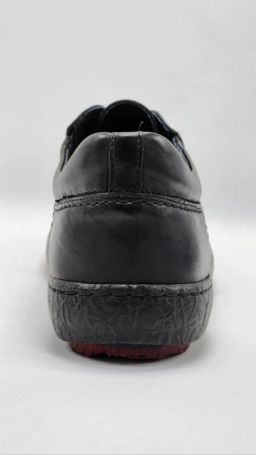 Women's Classic Leather Shoes In Black