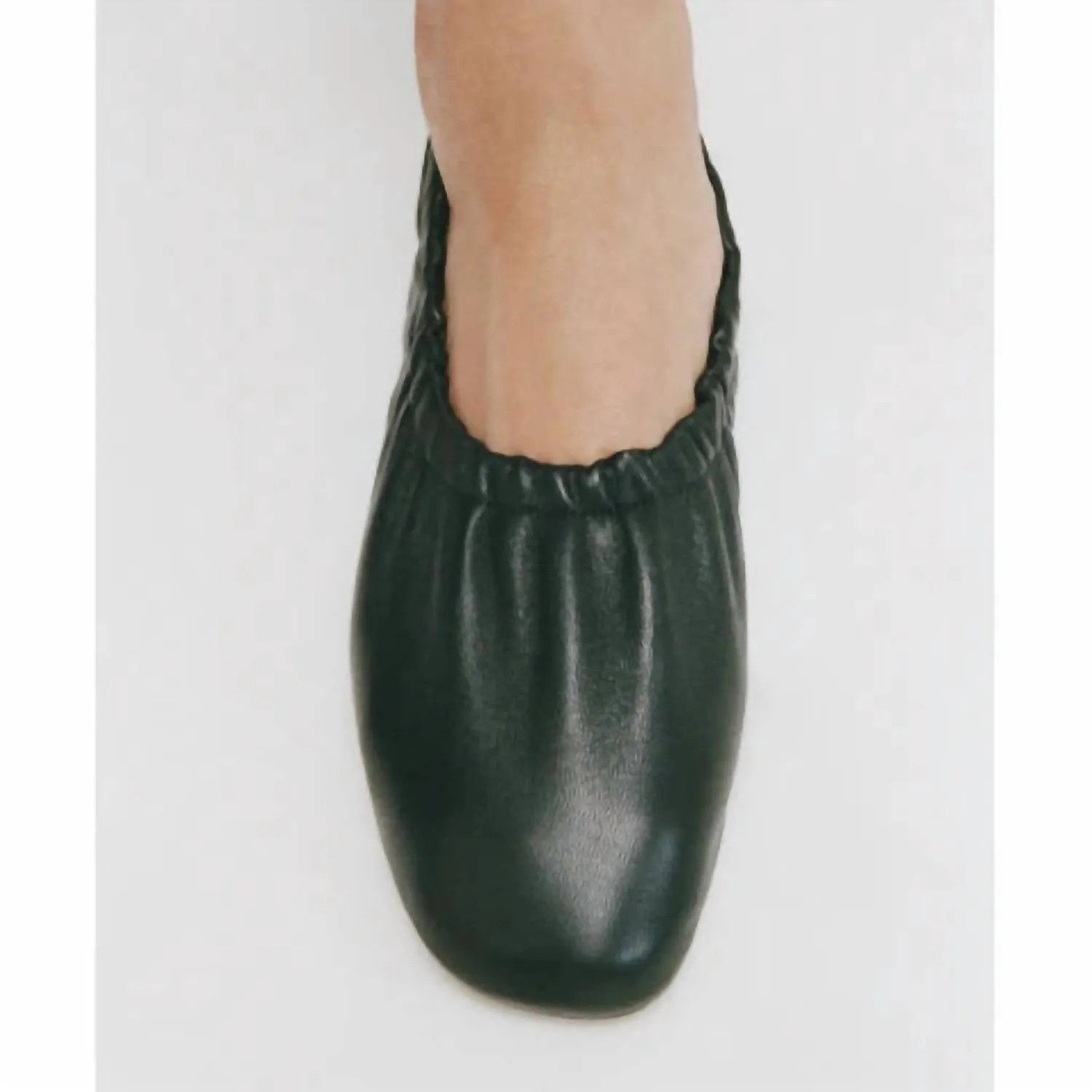 Women's Ruched Ballerina Shoe In Black