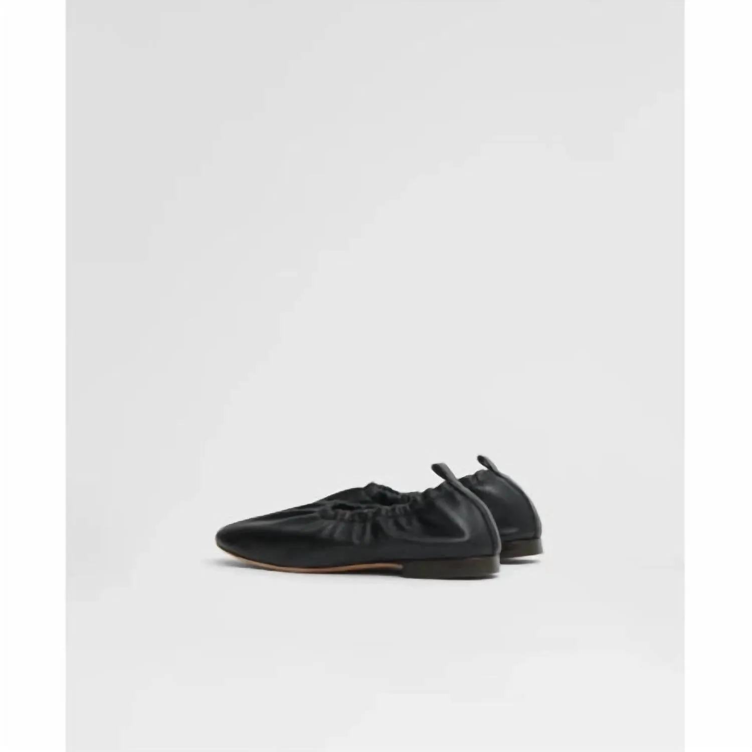 Women's Ruched Ballerina Shoe In Black